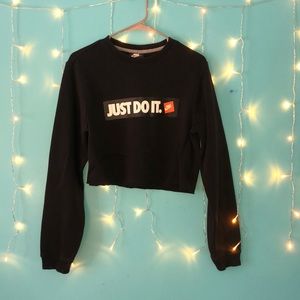 Black cropped nike sweatshirt